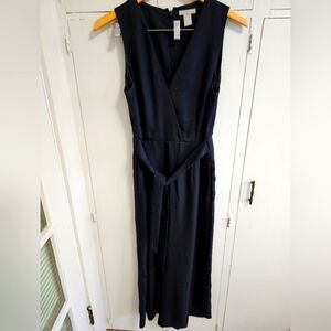 H & M black v neck sleeveless jumper Size 8